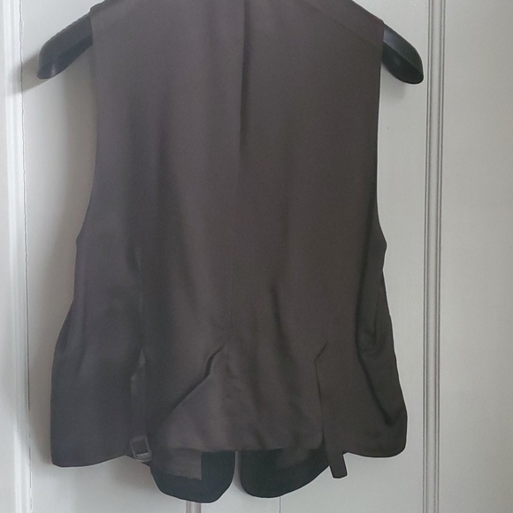 Vest - Picture 2 of 4
